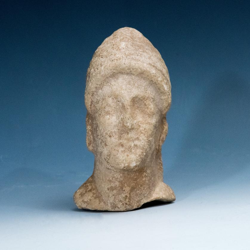 2030   -  ARQUEOLOGÍA. GRECIA ANTIGUA. Chipre. Cabeza femenina (ss. IV-III a.C.). Piedra. Altura 16 cm. Ex colección privada de Bélgica (Bruselas 1950).