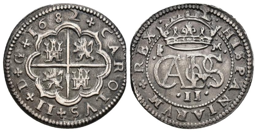 3231   -  CARLOS II. 2 reales. 1682. Segovia. M. AR 6,54 g. 25,9 mm. AC-442. Leve final de plancha. Pequeñas marcas. MBC.
