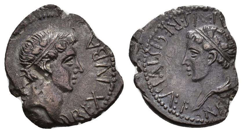 2118   -  COLECCIÓN CORES. REYES NÚMIDAS Y MAURETANOS. JUBA II. Denario. Iol Caesarea (Sin fecha). A/ Cabeza diademada a der.; REX IVBA. R/ Busto de Ptolomeo diademado y drapeado a izq.; REX (PTOLOM)AEVS REGIS IVBAE F. AR 2,39 g. 18 mm. MAA-111; CC-5838, mismo ejemplar. Fragmento de un 70%. MBC+.