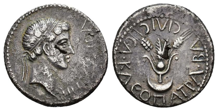 2129   -  COLECCIÓN CORES. REYES NÚMIDAS Y MAURETANOS. JUBA II CON CLEOPATRA. Denario. A/ Cabeza diademada a der.; REX IVBA. R/ Tocado de Isis con espigas sobre creciente; BACILICCA KLEOPATPA. AR 3,42 g. 18,5 mm. COP-574; MAA-103; CC-5857, mismo ejemplar. Defecto de cospel en forma de perforación central. MBC-/MBC.