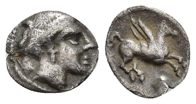 2279   -  HISPANIA ANTIGUA. DIVISORES DE IMITACIÓN EMPORITANA. Hemióbolo. A/ Cabeza femenina con tocado vegetal a der. R/ Pegaso volando a der., debajo dos roeles. AR 0,42 g. 11,4 mm. I-1196 var.; ACIP-511; CC-903, mismo ejemplar. MBC-. Ex colección Cores