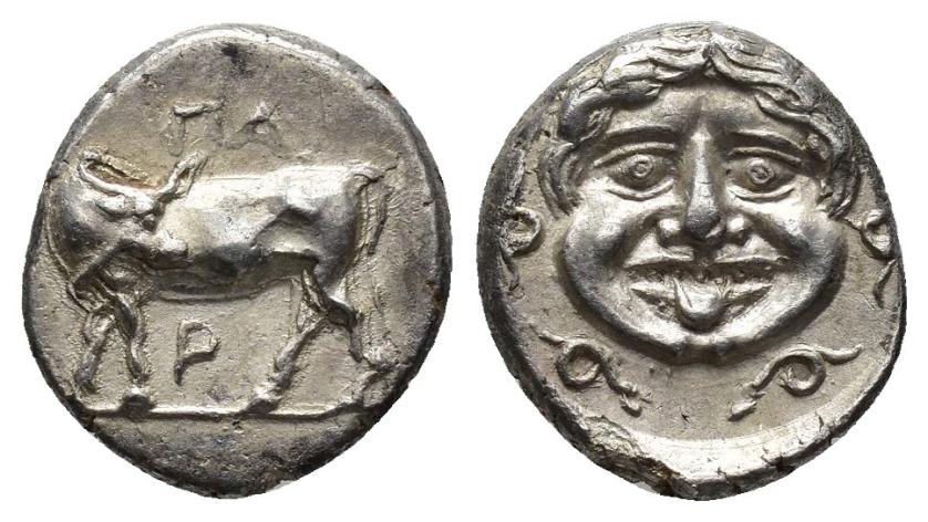 2317   -  GRECIA ANTIGUA. MISIA. PARION. Hemidracma (350-300 a.C.). A/ Toro a izq. con cabeza vuelta; entre las patas: PI y encima GA. R/ Gorgona. AR 2,41 g. BMC-14.6. SBG-3920. Pequeñas erosiones. EBC-.