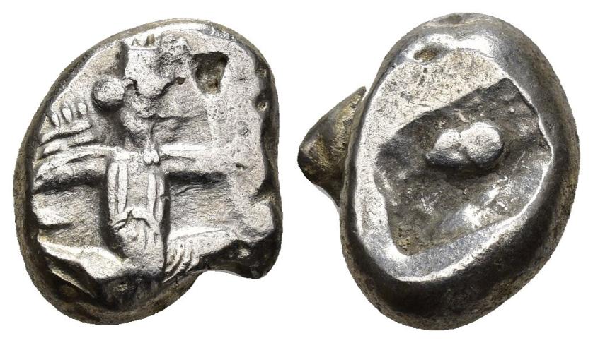 2318   -  GRECIA ANTIGUA. PERSIA. Reyes aqueménidas (Darío I - Jerjes II). Shekel (485-420 a.C.). Sardes. A/ Rey arrodillado a der. con arco y lanza. R/ Rectángulo incuso. AR 5,55 g. 16,1 mm. COP-280. SBG-4678.  Defecto de cospel en anv. MBC-.