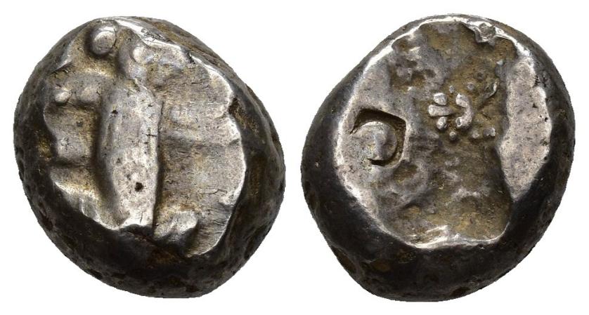 2319   -  GRECIA ANTIGUA. PERSIA. Reyes aqueménidas (Darío I - Jerjes II). Shekel (485-420 a.C.). Sardes. A/ Rey arrodillado a der. con arco y lanza. R/ Rectángulo incuso. AR 5,74 g. 14,1 mm. COP-280. SBG-4678. BC+.