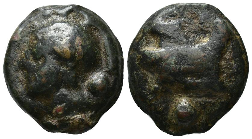 2330   -  REPÚBLICA ROMANA. Uncia. Roma (c. 225-217 a.C.). A/ Cabeza de Minerva a izq., detrás glóbulo. R/ Proa a der., debajo glóbulo. AE 19,36 g. 26,7 mm. CRAW-35.6; VEC-83. Pátina oscura. MBC-.