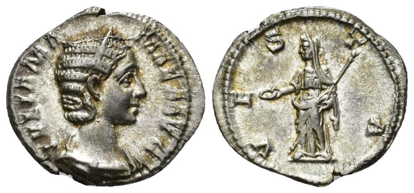 2394   -  IMPERIO ROMANO. JULIA MAMEA. Denario. Roma (227). R/ Vesta a izq. con pátera y cetro; VESTA. AR 2,49 g. 20,3 mm. RIC-362. MBC+.
