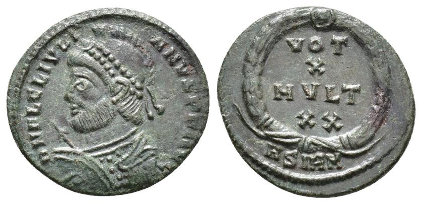 2434 - IMPERIO ROMANO. JULIANO II. Follis. Sirmium (361-363). A/ Busto diademado, acorazado, drapeado y con escudo y lanza a der.; D N FL CL IVLIANVS P F AVG. R/ Láurea rodeando VOT/X/MVLT/XX; -/-//ASIRM. AE 3,07 g. 20,4 mm. RIC-108. Pátina verde. EBC-.