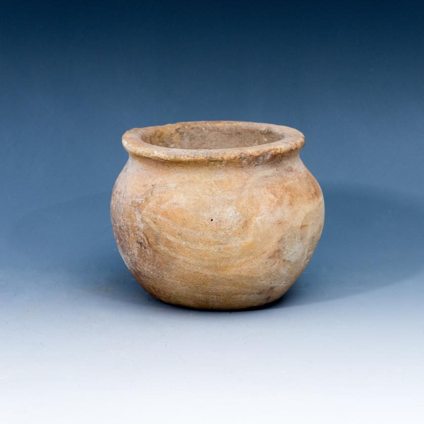 3002   -  ARQUEOLOGÍA. BACTRIA. Vaso (I milenio a.C.). Alabastro. Altura 8 cm. Ex colección particular (Japón; 1990).