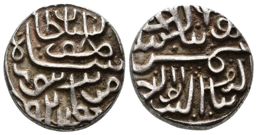 1209   -  SULTANATO DE GUJARAT. MUZAFFAR SAH II B. MAHMUD (917-932/1511-1526). Tanka (peso reducido). Sin ceca. 927 H. AR 7,22 g. 18 mm. Goron/Goenka-240. MBC+.