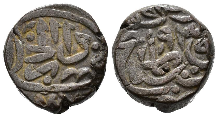 1221   -  MOGOLES. HUMAYUN B. BABUR (937-963/1530-1556). 1/2 dams. Dar al-Jalifat Agra. 939 H. AR 9,13 g. 16 mm. Mitchiner 1977-3016 var.; Zeno-133710. MBC.