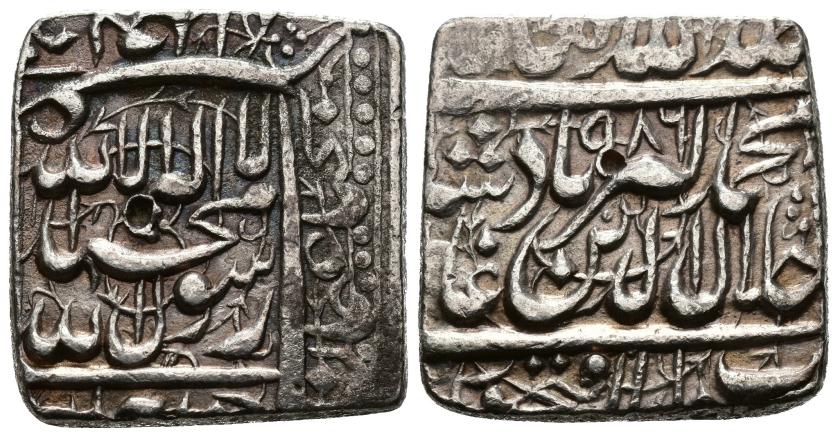 1229   -  MOGOLES. YILAL AL-DIN MUHAMMAD AKBAR B. HUMAYUN (963-1014/1556-1605). Rupia. Fathpur. 986 H. AR 11,03 g. 21 mm. KM#82.2. 2 punzones. EBC-.