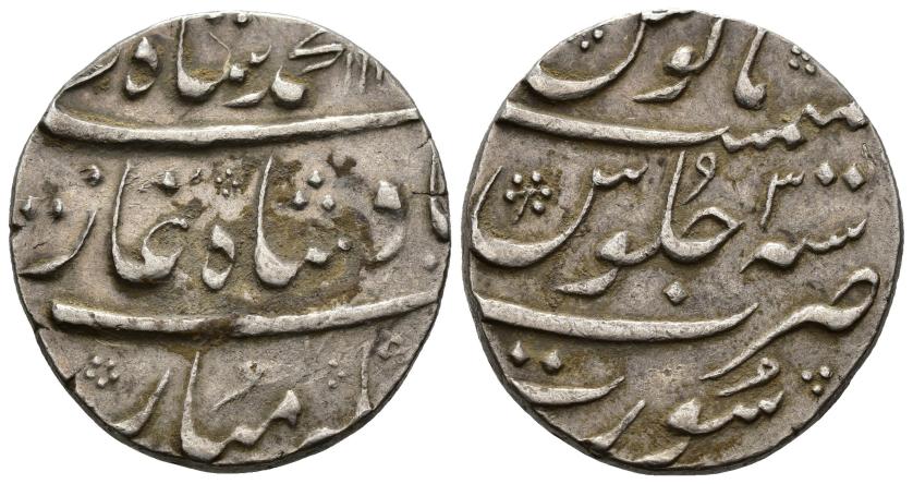 1242   -  MOGOLES. NASIR AL-DIN MUHAMMAD SAH B. JAHAN II (1131-1161/1719-1748). Rupia. Surat / سورت. Sin fecha. AR 11,52 g. 25 mm. MBC+.