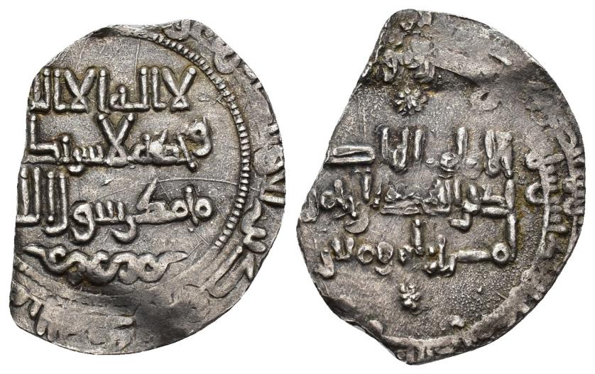 181   -  CALIFATO. ABD AL-RAHMAN III (912-961). Dírham. Sikkat al-Andalus. 318 H. AR 2,01 g. 25 mm. V-356; FCal-318.15. Fragmento del 60%. MBC. Rara. 