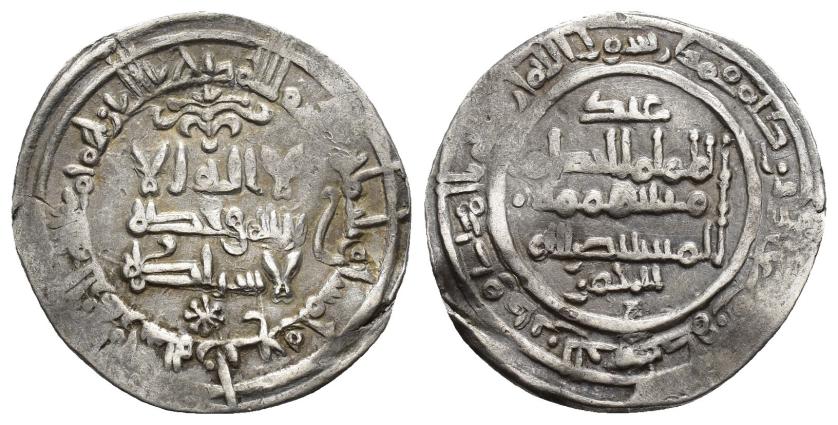 239   -  CALIFATO. AL-HAKAM II (961-976).  Dírham. Medina al-Zahra. 354 H. AR 2,67 g. 22 mm. V-453. Ligeramente alabeada. MBC.