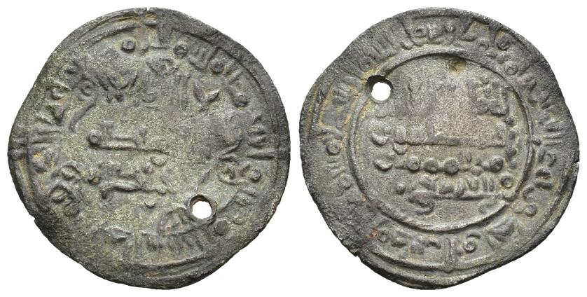 358   -  CALIFATO. AL QASIM AL-MAMUN (1017-1023). Dírham. Al-Andalus. 410 H. AR 2,71 g. 24 mm. V-742; PV-69b. Perforación. MBC-. Escasa.