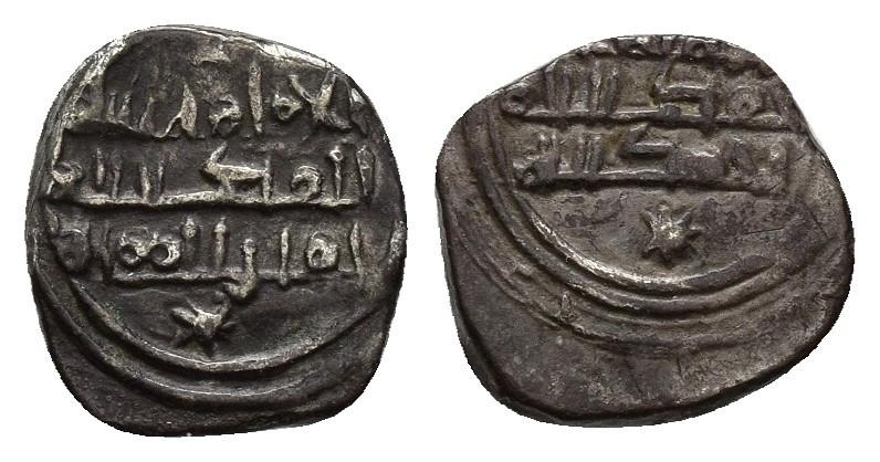 384   -  CALIFATO. HISAM III AL-MU'TADD (418-422/1027-1031). Fracción de dírham. Sin ceca. Sin fecha. AR 1,12 g. 12 mm. Algo descentrada. MBC.