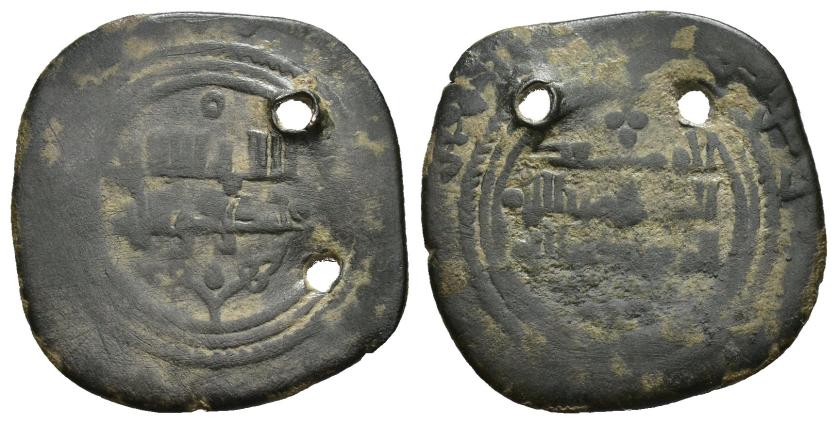 418   -  REINOS DE TAIFAS. TAIFA DE GRANADA. TAMIM AL-MUSTANSIR B. BULUGGIN B. BADIS (1073-1090). Dírham. (Málaga / مالقة). 47X (¿474?) H. AR 3,89 g. 24 mm. V-1027; PV-124. Dos perforaciones. BC-. 