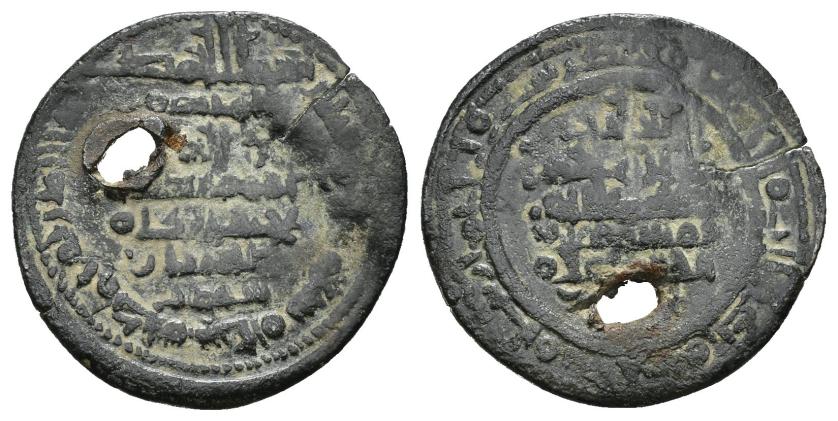 421   -  REINOS DE TAIFAS. TAIFA DE GRANADA. SUQUT B. MUHAMMAD (453-471/1061-1078). Dírham. Medina Ceuta. 465 H. AR 2,82 g. 22 mm. V-878; PV-126b. Dos agujeros. Perforación. BC+.