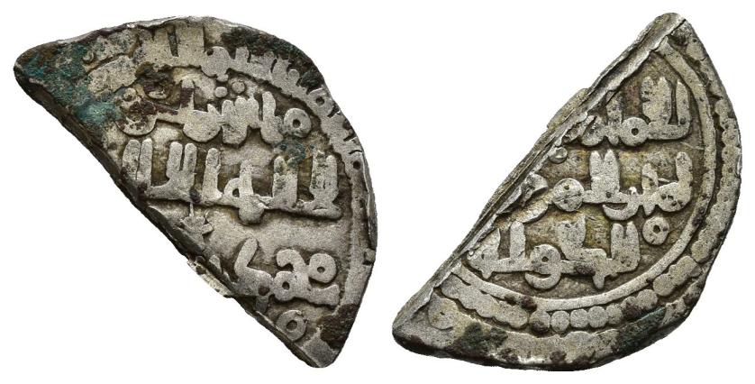 452   -  REINOS DE TAIFAS. TAIFA DE MALLORCA. MUBASIR NASIR AL-DAWLA B. SULAYMAN (486-508/1093-1114). Fragmento de dírham. Sin ceca. Sin fecha. VE 2,26 g. 11 mm. Tipo V-1364; PV-218. Cortado a medio dírham. MBC-. Escasa.