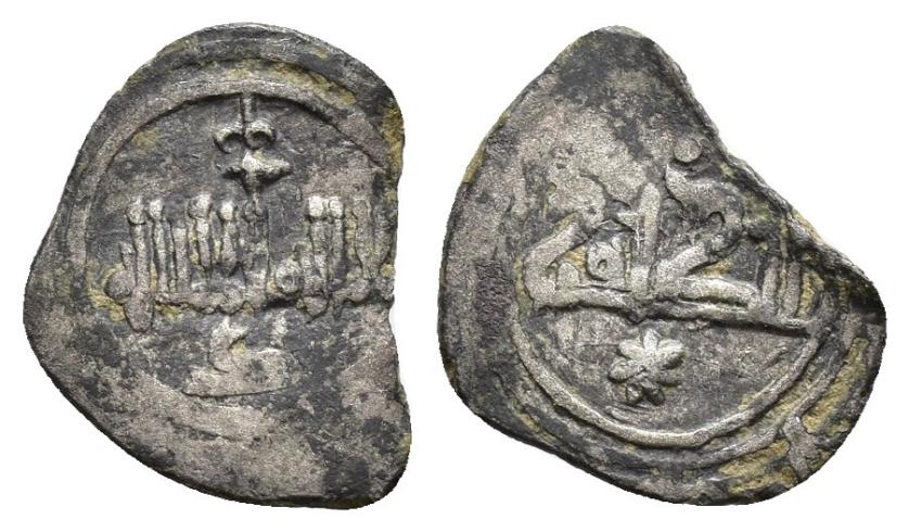 473   -  REINOS DE TAIFAS. TAIFA DE TOLEDO. ABU MUHAMMAD ISMA'IL AL-ZAFIR B. 'ABD AL-RAHMAN (428-435/1036-1043). Fracción de dírham. Sin ceca. Sin fecha. VE 0,58 g. 11 mm. V-1083; PV-321c. Rotura al borde. MBC. Muy escasa.