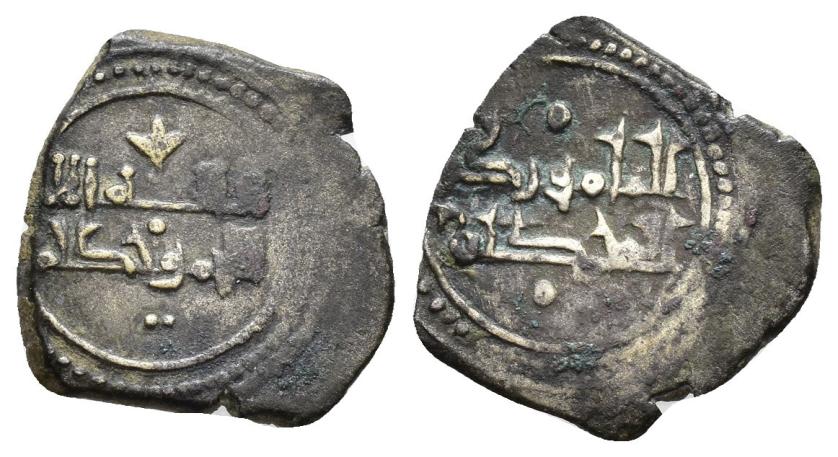 477   -  REINOS DE TAIFAS. TAIFA DE TOLEDO. ABU-L-HASAN YAHYÀ  I AL-MA'MUN B. ISMA'IL (435-467/1043-1074). Fracción de dinar. Sin ceca. Sin fecha. AU muy bajo 1,49 g. 15 mm. V-1099; PV-332. Cospel irregular. MBC. Escasa.