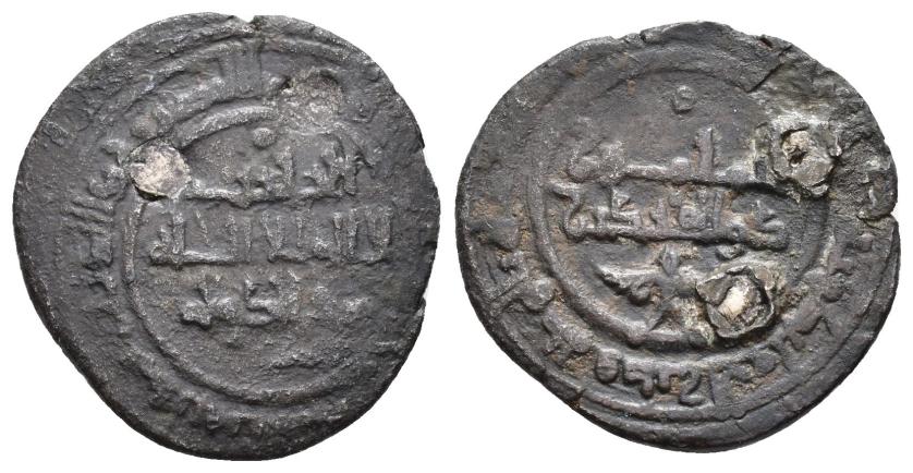 484   -  REINOS DE TAIFAS. TAIFA DE TOLEDO. ABU-L-HASAN YAHYÀ  I AL-MA'MUN B. ISMA'IL (435-467/1043-1074). Dírham. Valencia. 459-62 H. VE 4,07 g. 23 mm. Tipo V-1105-9; PV-342. Perforación. MBC-/MBC.