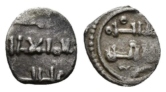 533   -  REINOS DE TAIFAS. TAIFA DE BADAJOZ. UMAR AL-MUTAWAKKIL B. MUHAMMAD B. 'ABD ALLAH (460-487/1067-1094). 1/4 quirate. Sin ceca. Sin fecha. AR 0,22 g. 7 mm. V-1018; PV-391; B-X7. MBC+. Muy escasa.