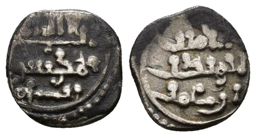 577   -  ALMORÁVIDES. ABU BAKR B. 'UMAR (448-480/1056-1087). Quirate. Sin ceca. Sin fecha. AR 0,85 g. 10 mm. V-1443. MBC-. Escasa.