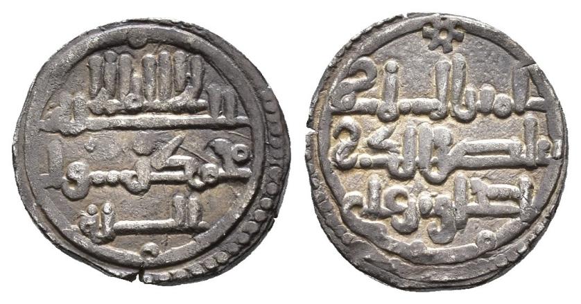 673   -  ALMORÁVIDES. ISHAQ B. 'ALI (540-541/1145-1147). Quirate. Sin ceca. Sin fecha. AR 0,97 g. 12 mm. V-1895; Medina-145; B-E4. MBC/MBC+. Escasa.