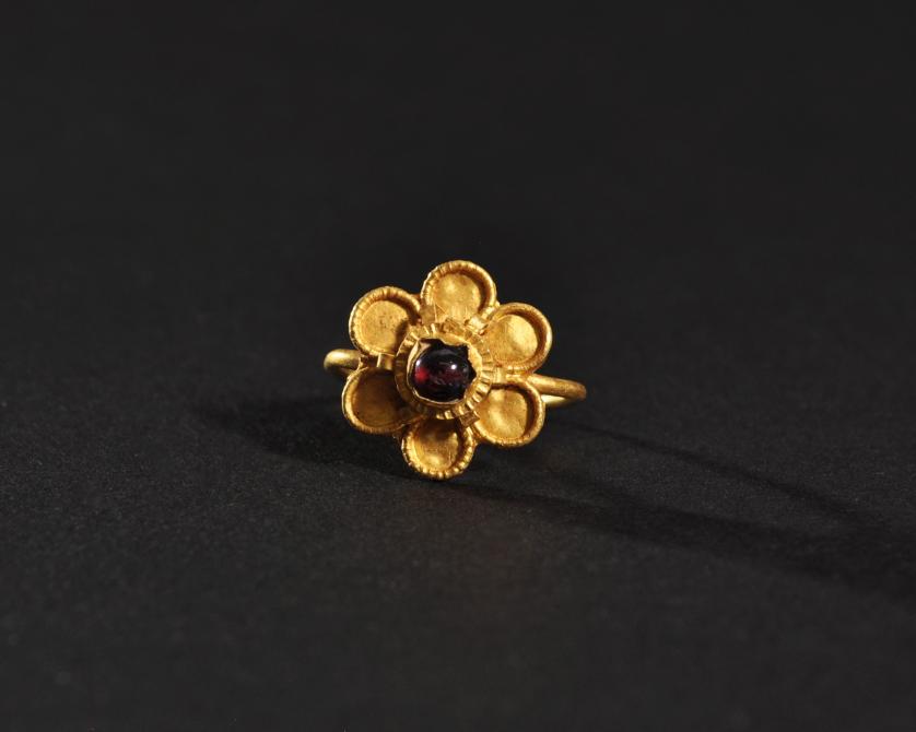 3076   -  ARQUEOLOGÍA