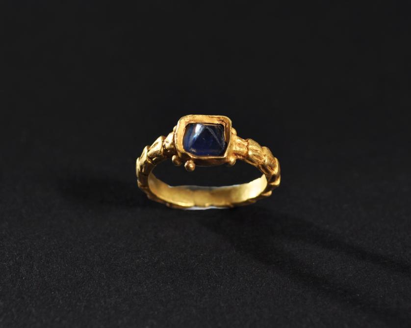 3077   -  ARQUEOLOGÍA