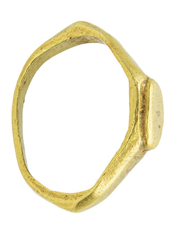 3097   -  ARQUEOLOGÍA