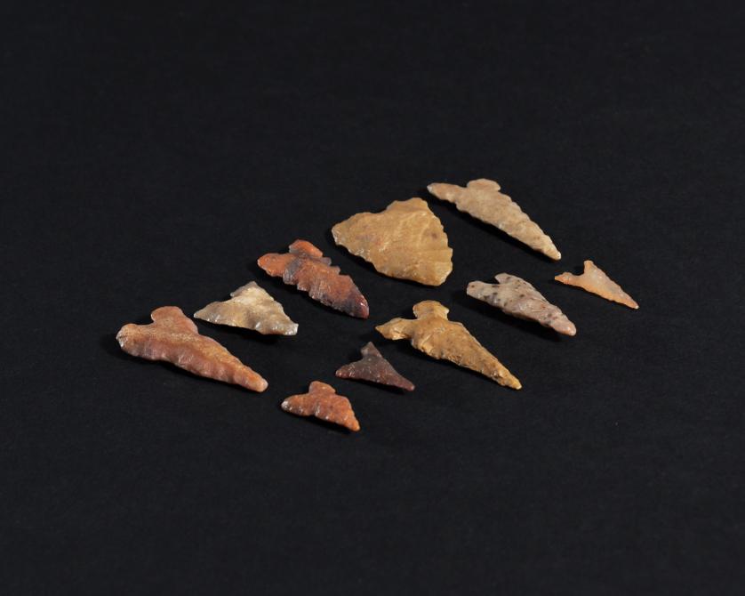 1004   -  ARQUEOLOGÍA