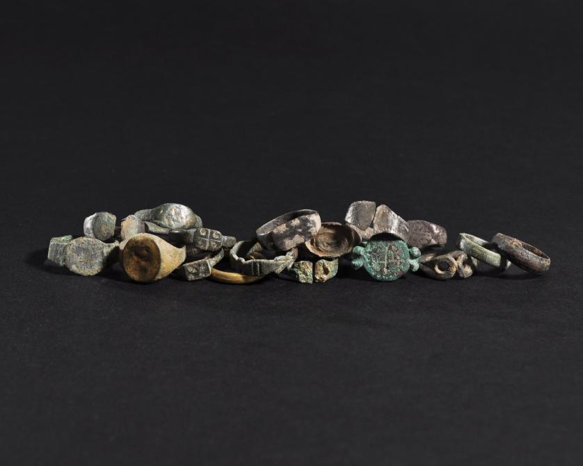 1084   -  ARQUEOLOGÍA